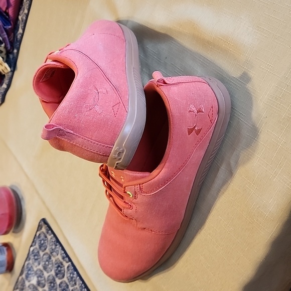 Under armour‎ shoes - Picture 5 of 5